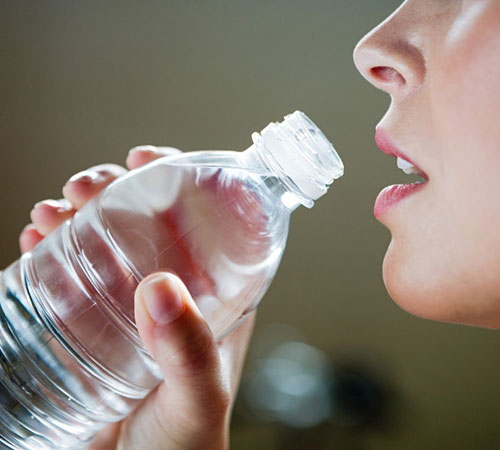 mẹo nhỏ giúp bạn uống nước nhiều hơn